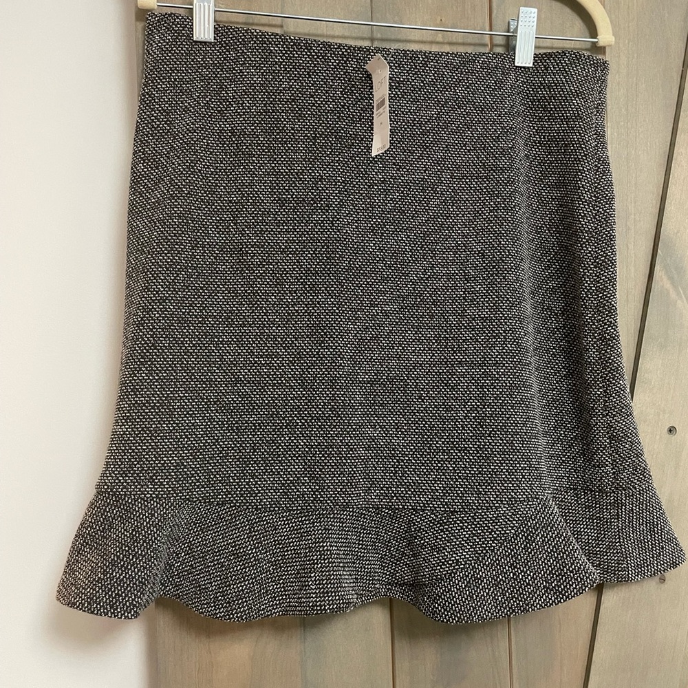 NWT - Ann Taylor LOFT Tweed Mini Skirt with ruffle - Size M